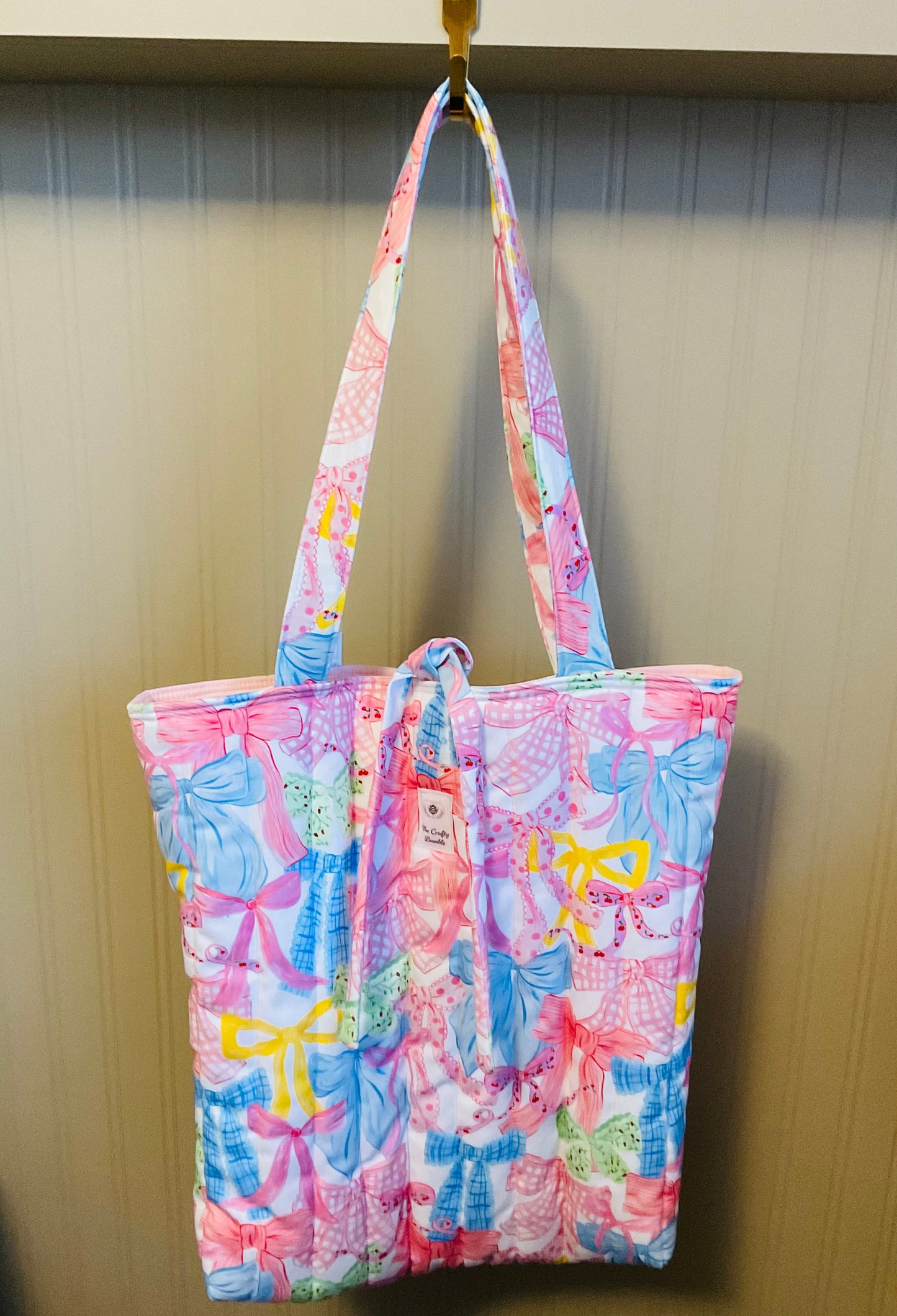 Quilted Tote Bag - Pretty Bows, white lining