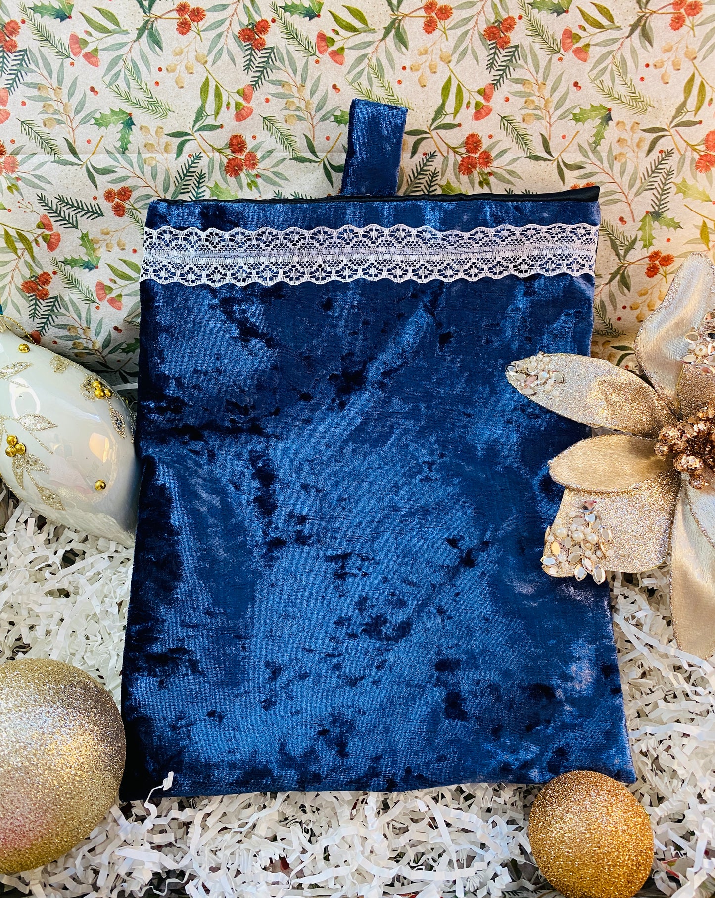 'A Bookworm's Christmas Delight' Box set - Bookish Journal